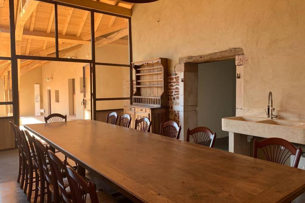 Villa Ancien Haras Refait A Neuf A 3 Km De Vonnas Exterior foto